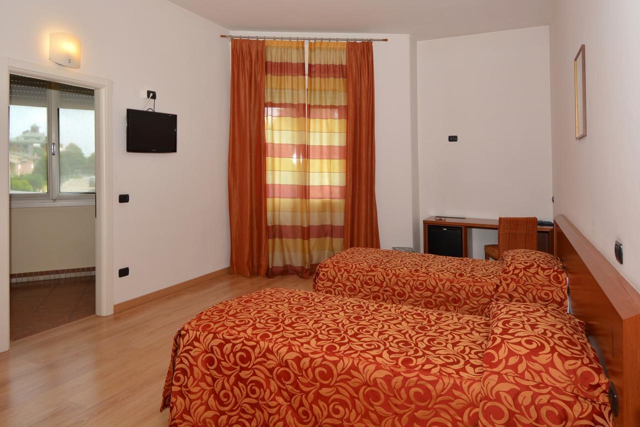 Hotel Eolo Sermide Extérieur photo